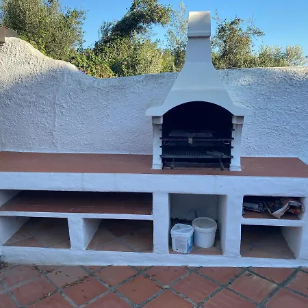 Chimenea With Pool And Lovely Garden فيلة